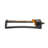 Fiskars Wassersparender Sprinkler, 20 % Weniger Wasserverbrauch, Schwarz-orange -Gardena Verkaufsgeschäft 0930101459 Wassersparender Sprinkler mit Metallfuss 1 78942